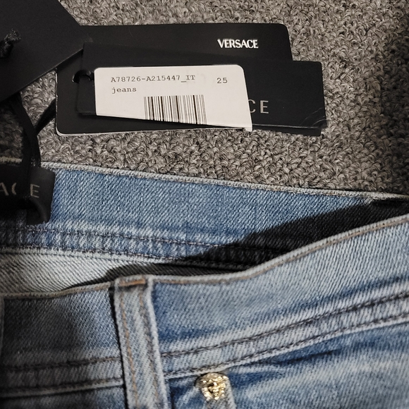 🌟Host Pick🌟VERSACE Floral Embroidered Jeans size 25 - Picture 13 of 14